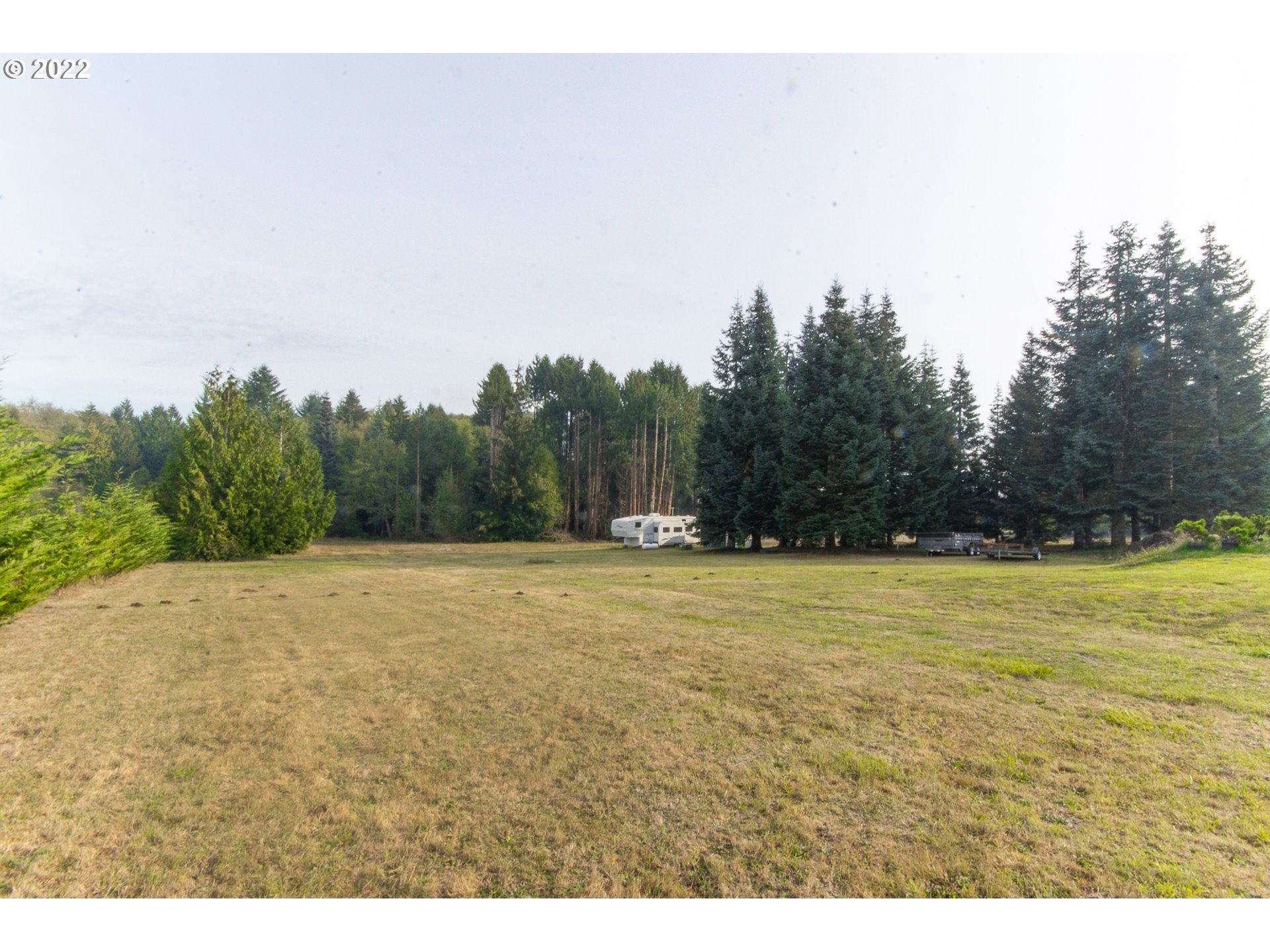 350 Bunker Hill Road Longview, WA 98632 - Photo 3 of 28 a view of an ocean and beach