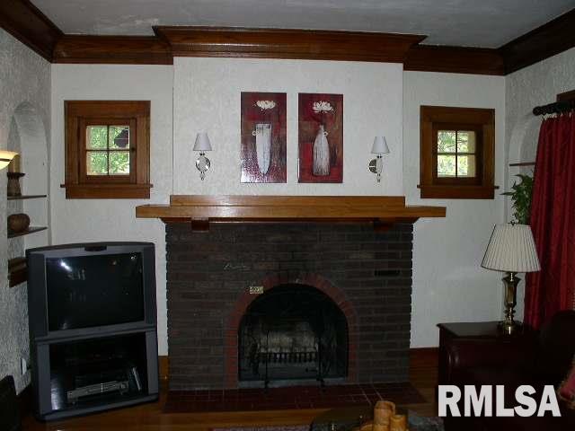 2537 Middle Road Davenport, IA 52803 - Photo 3 of 9 Gallery Image 3