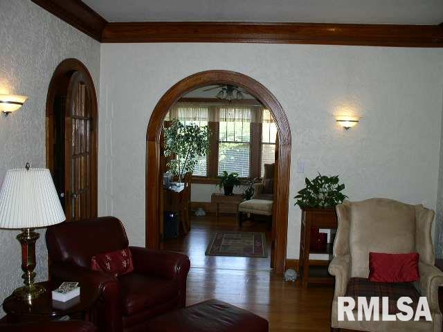 2537 Middle Road Davenport, IA 52803 - Photo 4 of 9 Gallery Image 4