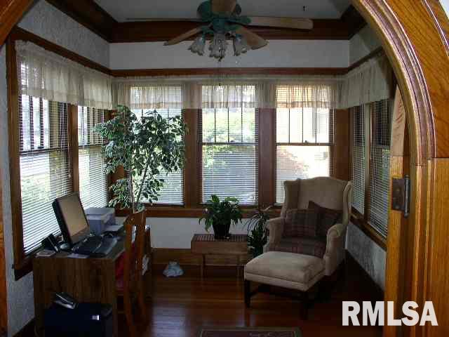 2537 Middle Road Davenport, IA 52803 - Photo 5 of 9 Gallery Image 5