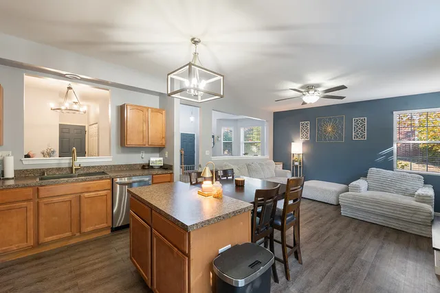 $315,000 | 8512 Foxborough Way, Joliet, IL 60431