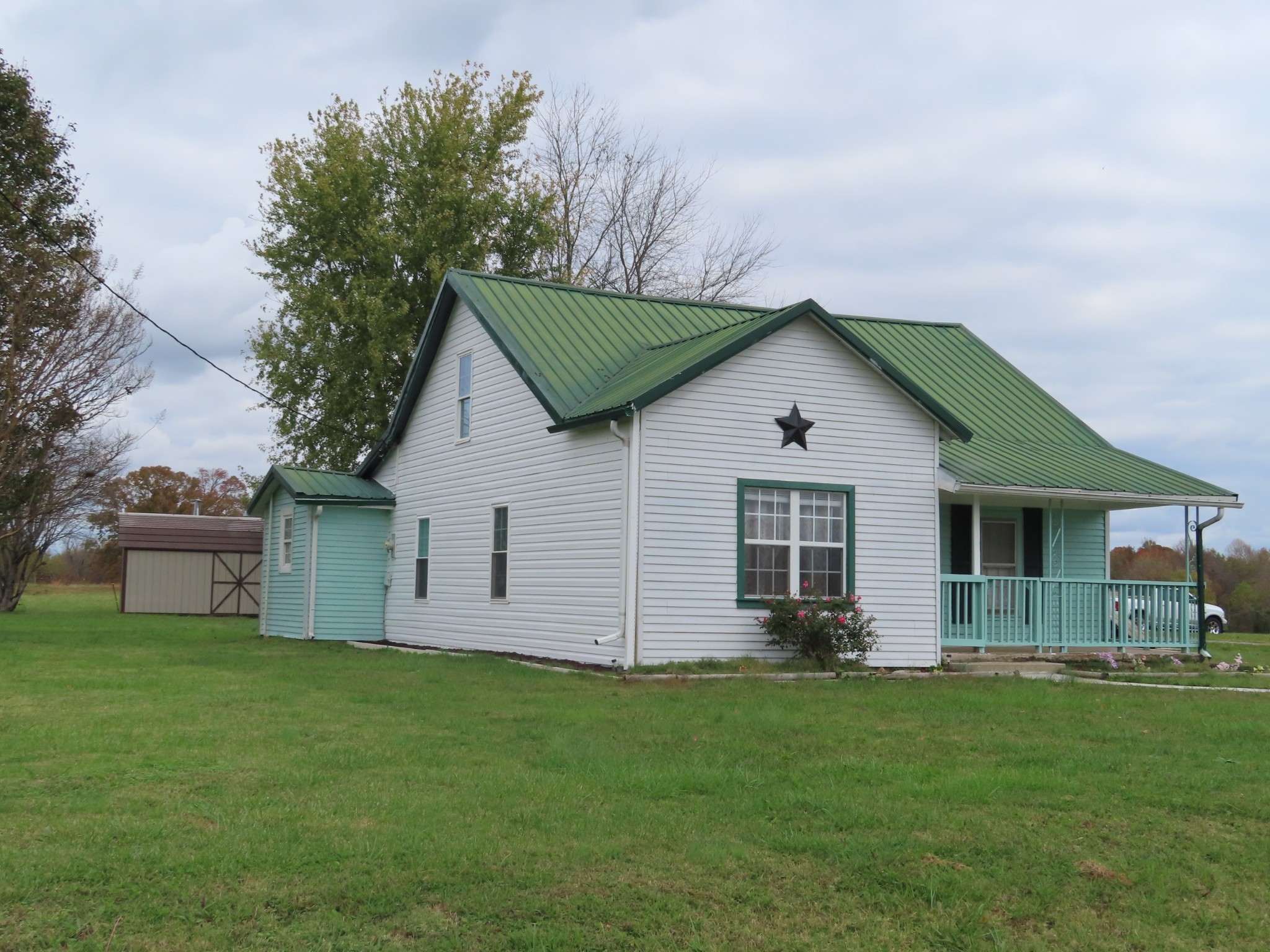 1263 Union Camp Road Lafayette, TN 37083 - Photo 3 of 22 a front view of house with yard and green space