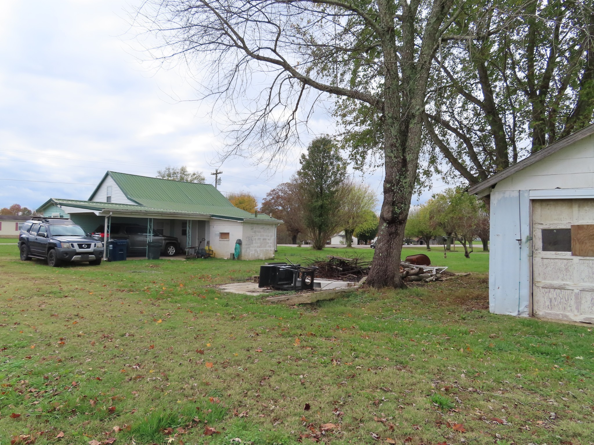 1263 Union Camp Road Lafayette, TN 37083 - Photo 7 of 22 a front view of a house with garden