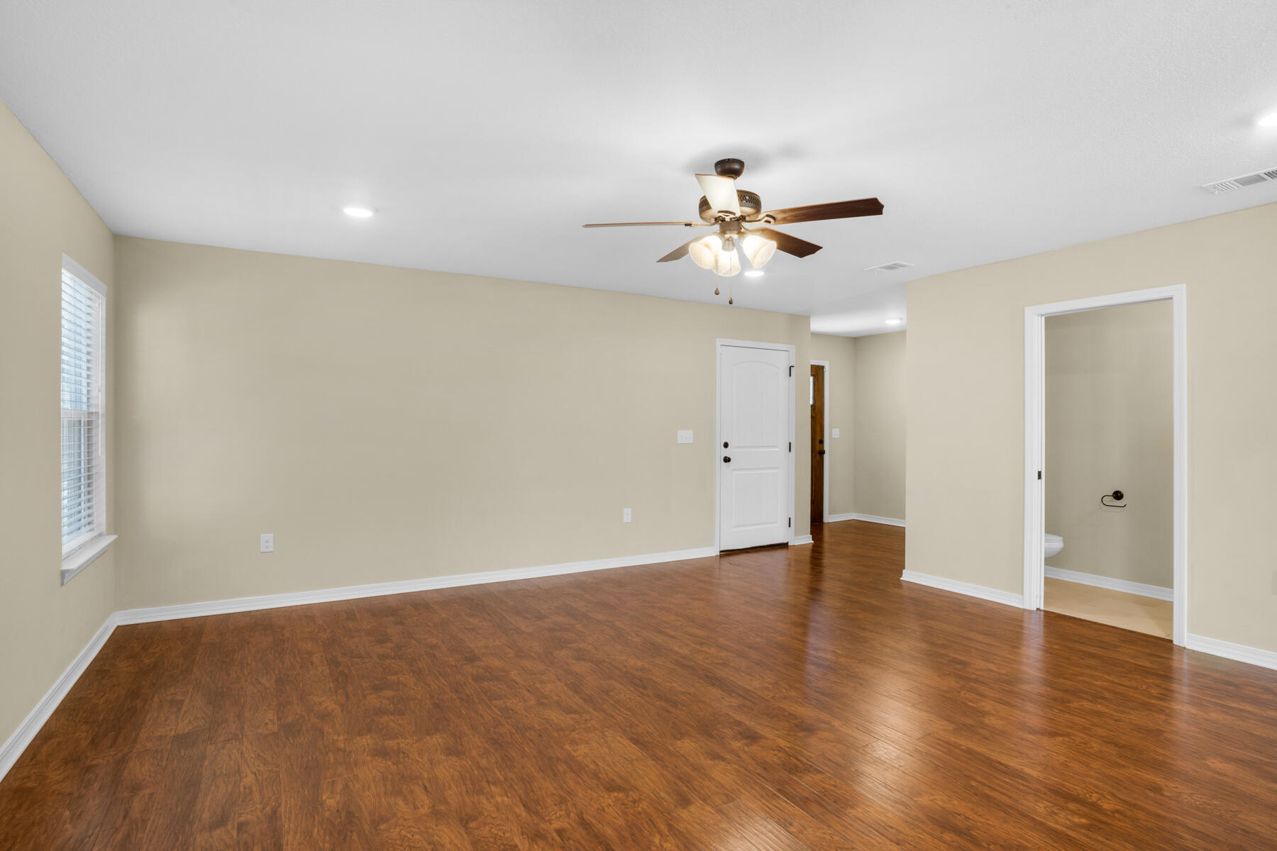 194 Wainwright Drive Crestview, FL 32539 - Photo 6 of 25 194 Wainwright Dr_20221121_023