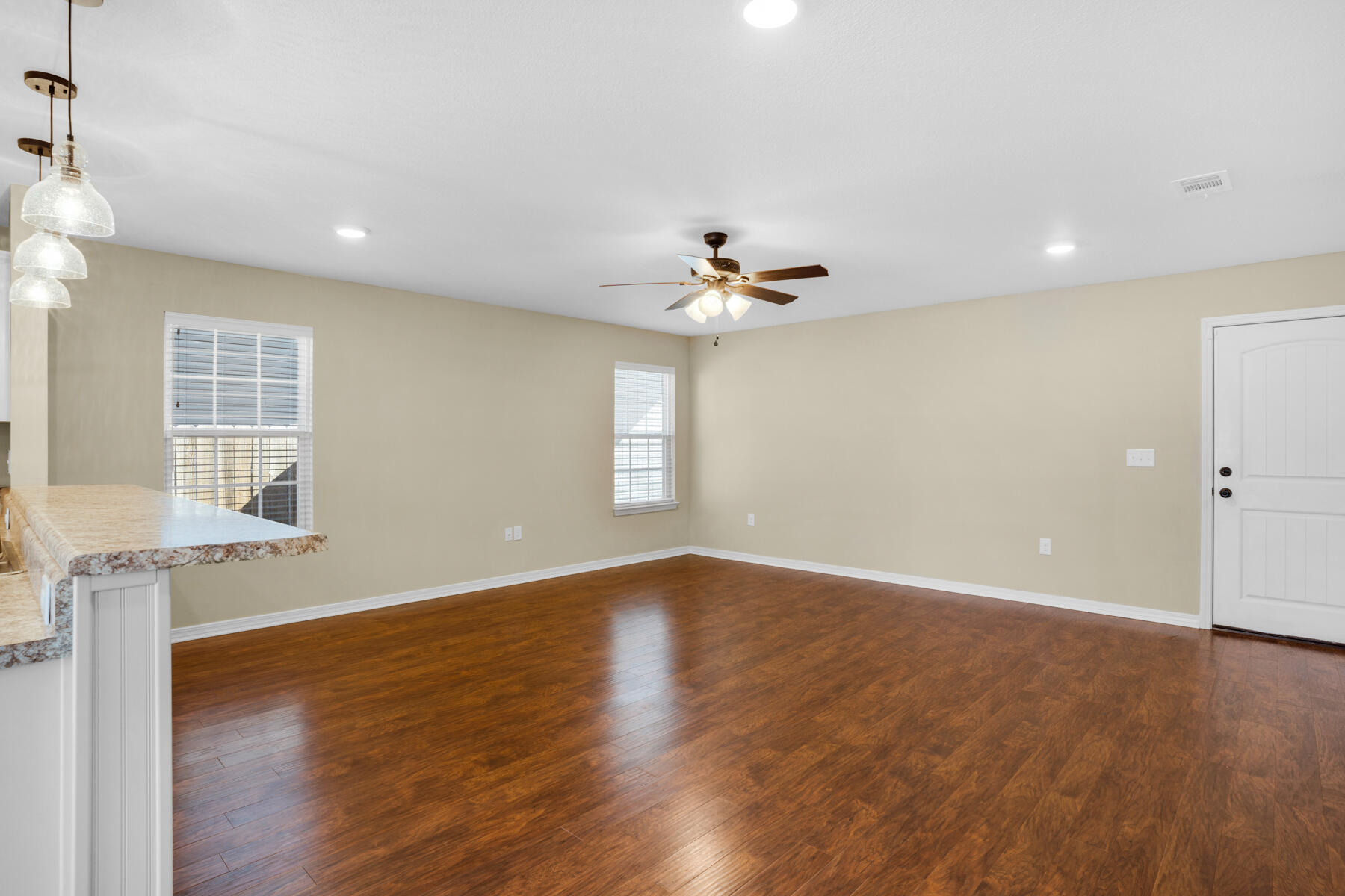 194 Wainwright Drive Crestview, FL 32539 - Photo 7 of 25 194 Wainwright Dr_20221121_028