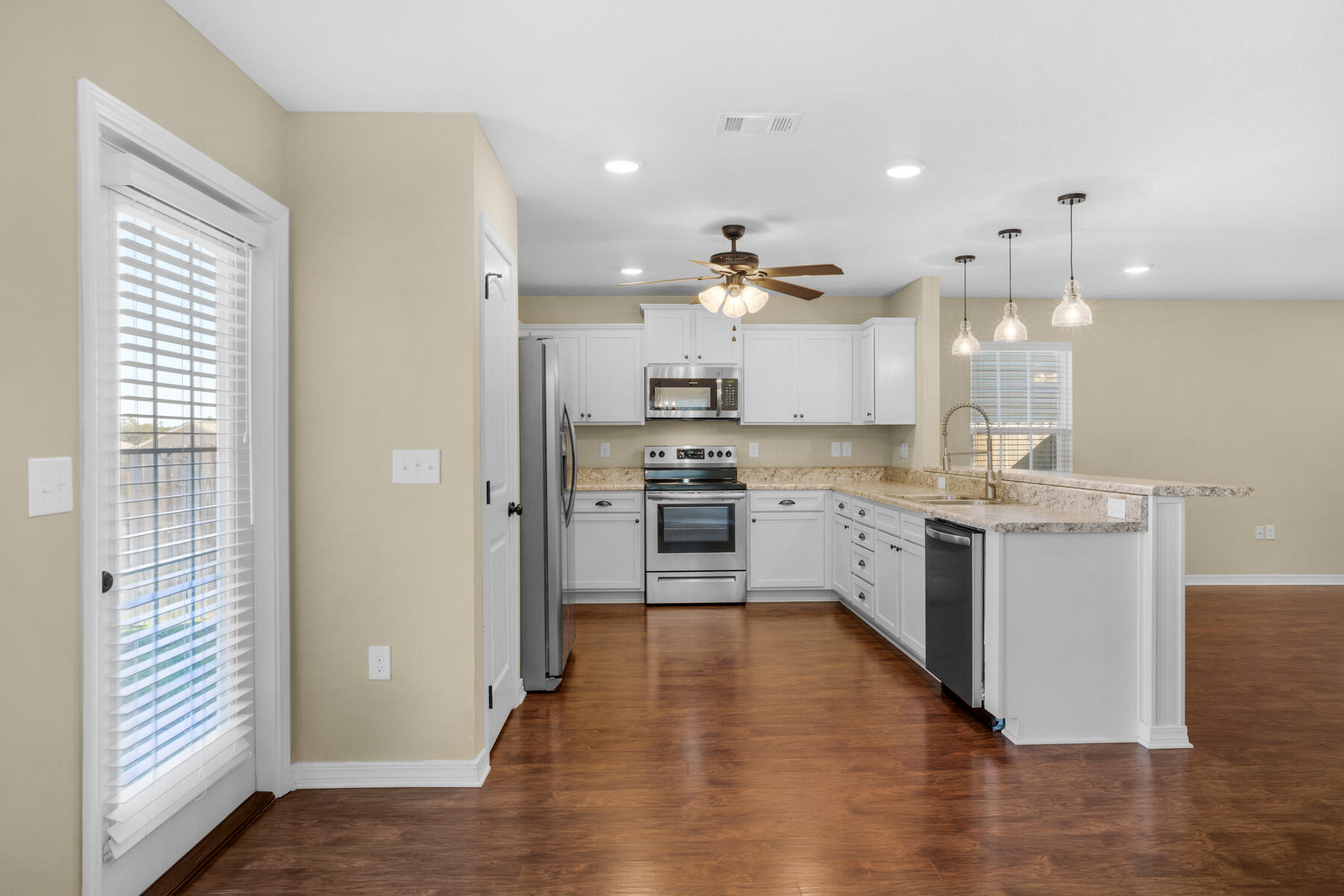 194 Wainwright Drive Crestview, FL 32539 - Photo 8 of 25 194 Wainwright Dr_20221121_034