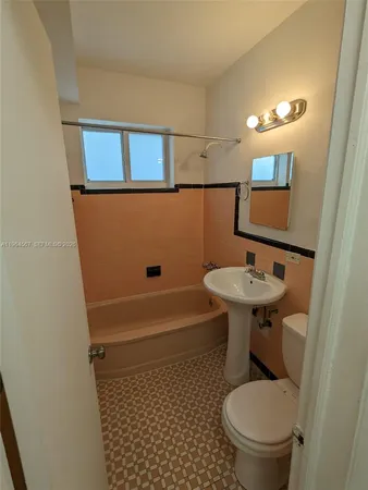 $1,650 | 220 Collins Avenue, Unit 4B, Miami Beach, FL 33139
