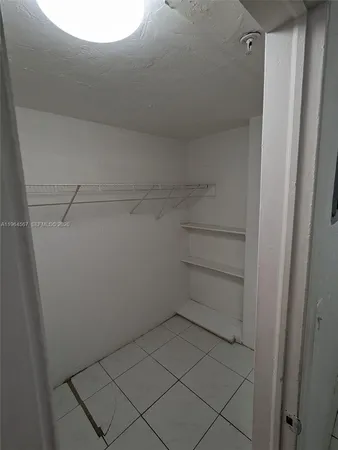 $1,650 | 220 Collins Avenue, Unit 4B, Miami Beach, FL 33139