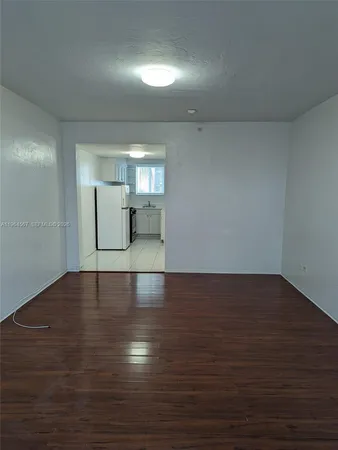 $1,650 | 220 Collins Avenue, Unit 4B, Miami Beach, FL 33139