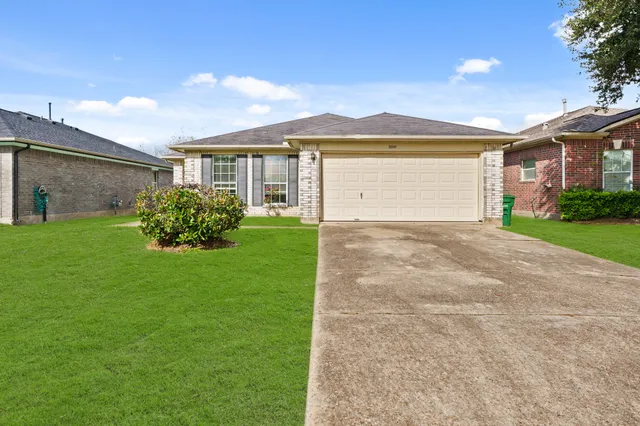 $1,950 | 5247 Panay Park Drive, Houston, TX 77048