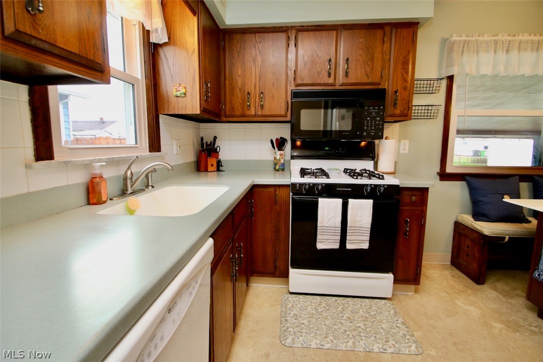 1748 Crestwood Road Cleveland, OH 44124 - Photo 11 of 28 Kitchen