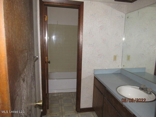 565 Spryfield Road Jackson, MS 39212 - Photo 8 of 11 BATHROOM