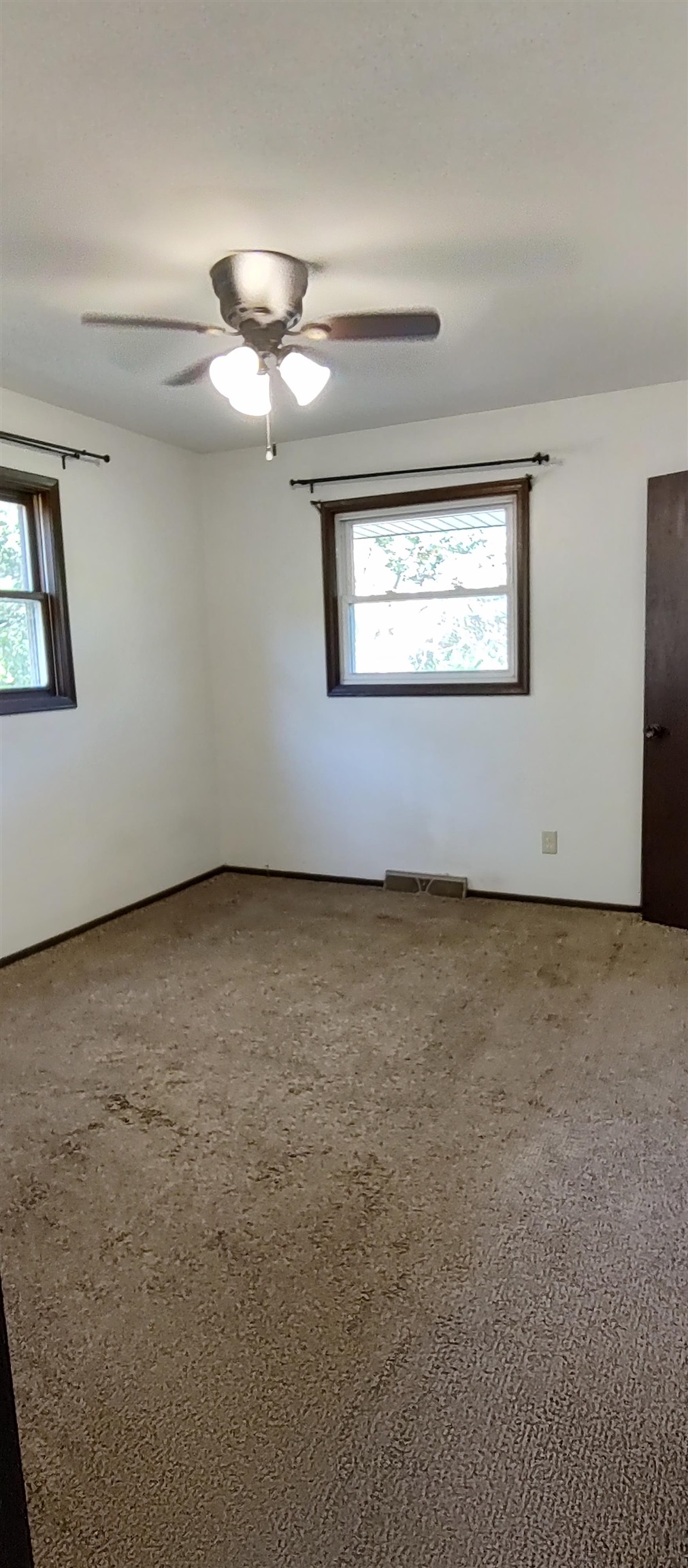 4466 Brookdale Road Rockford, IL 61109 - Photo 26 of 43 an empty room with a window