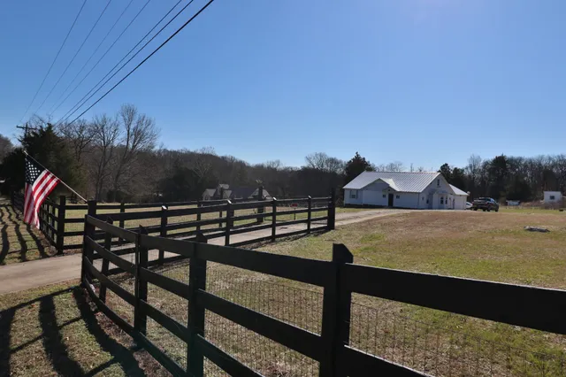 $440,000 | 1430 Iron Bridge Road, Columbia, TN 38401