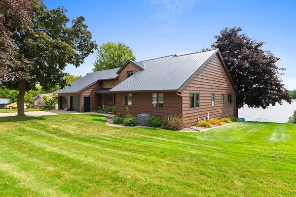 $739,900 | 125 West Highland Drive, Oconto Falls, WI 54154