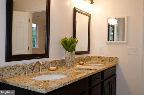8394 Idylwood Road Vienna, VA 22182 - Photo 23 of 29 Bath (Master)