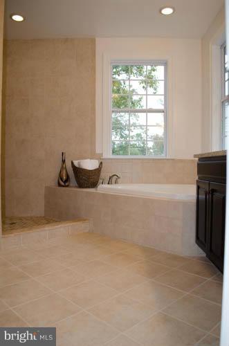 8394 Idylwood Road Vienna, VA 22182 - Photo 28 of 29 Bath (Master)
