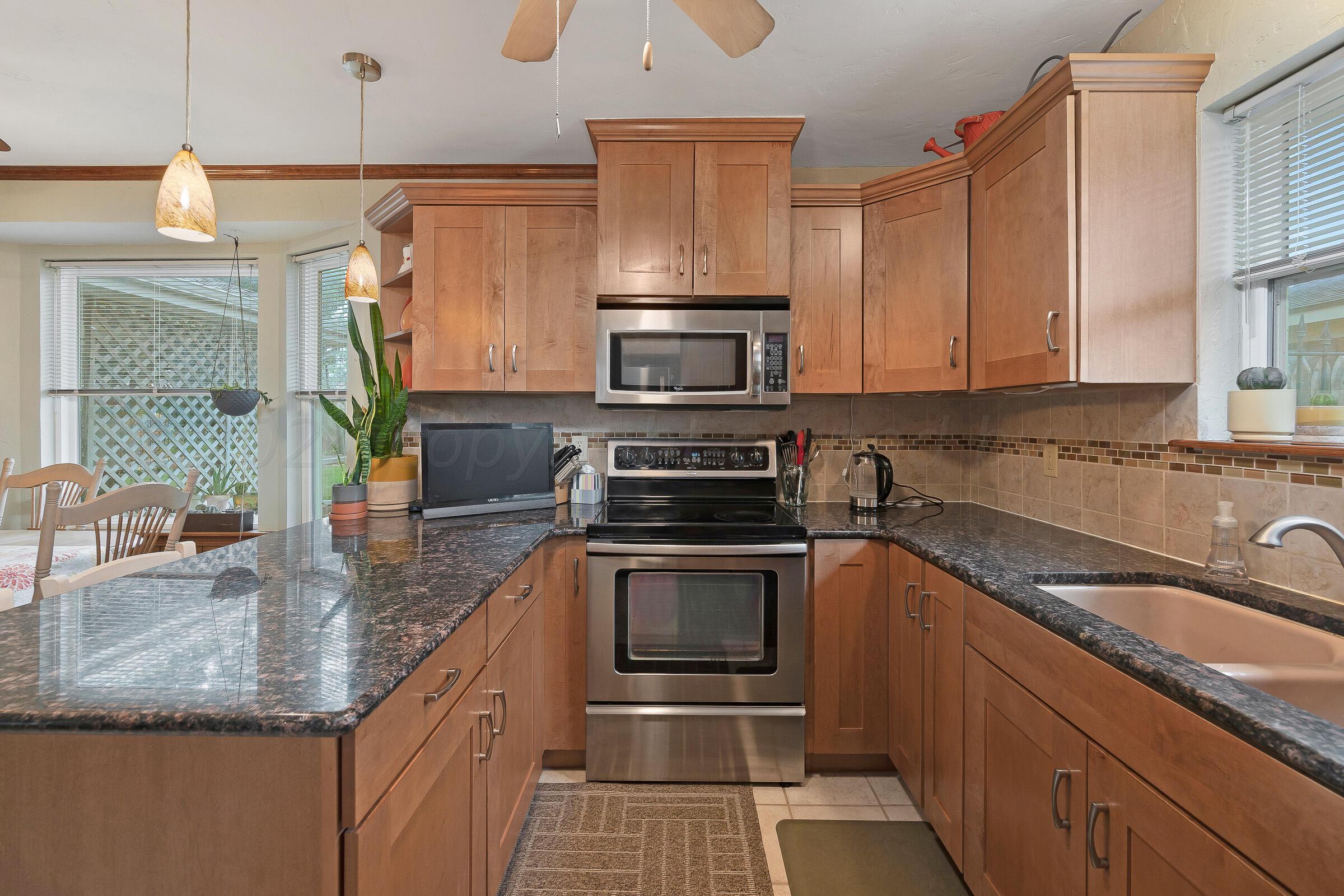 7413 Holyoke Trail Amarillo, TX 79121 - Photo 11 of 24 012_Kitchen 2