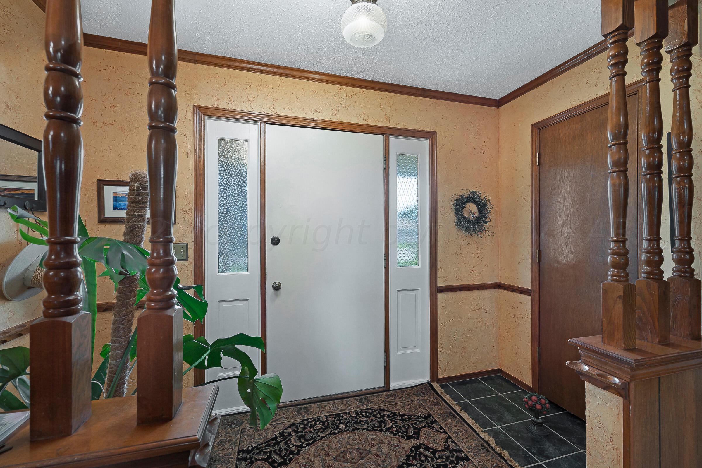 7413 Holyoke Trail Amarillo, TX 79121 - Photo 3 of 24 004_Foyer