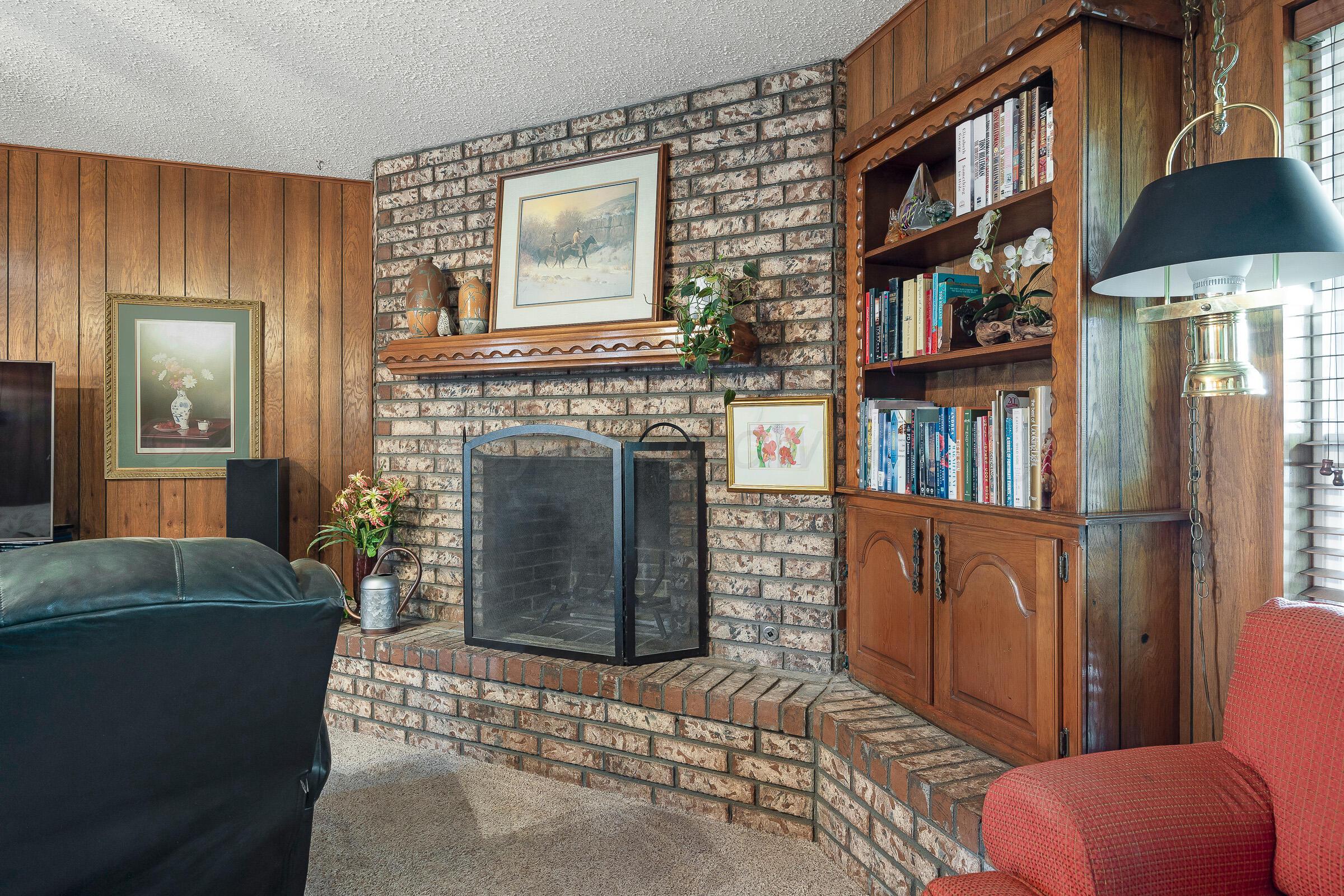 7413 Holyoke Trail Amarillo, TX 79121 - Photo 6 of 24 007_Living Room 3