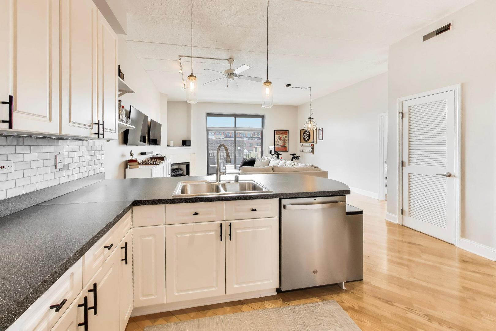 1301 West Washington Boulevard, Unit 405 Chicago, IL 60607 - Photo 9 of 21