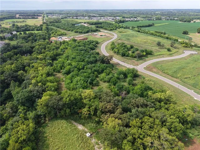 $750,000 | 17420 Galloway Drive, Stilwell, KS 66085