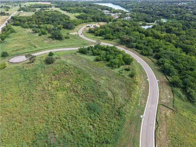 $750,000 | 17420 Galloway Drive, Stilwell, KS 66085