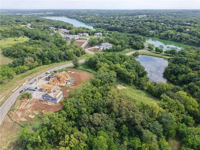 $750,000 | 17420 Galloway Drive, Stilwell, KS 66085