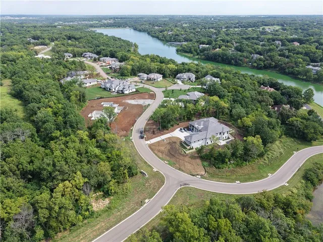 $750,000 | 17420 Galloway Drive, Stilwell, KS 66085