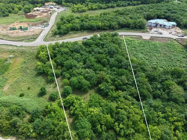 $750,000 | 17420 Galloway Drive, Stilwell, KS 66085