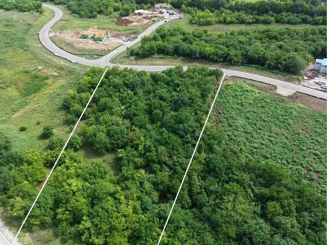 $750,000 | 17420 Galloway Drive, Stilwell, KS 66085