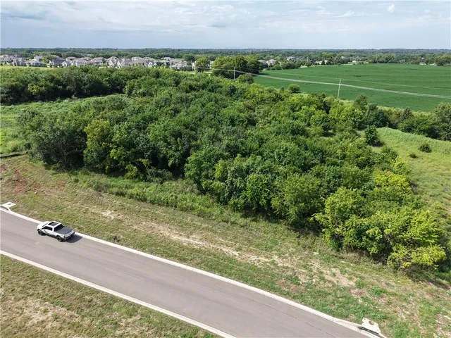 $750,000 | 17420 Galloway Drive, Stilwell, KS 66085