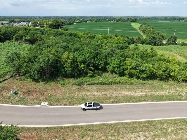 $750,000 | 17420 Galloway Drive, Stilwell, KS 66085