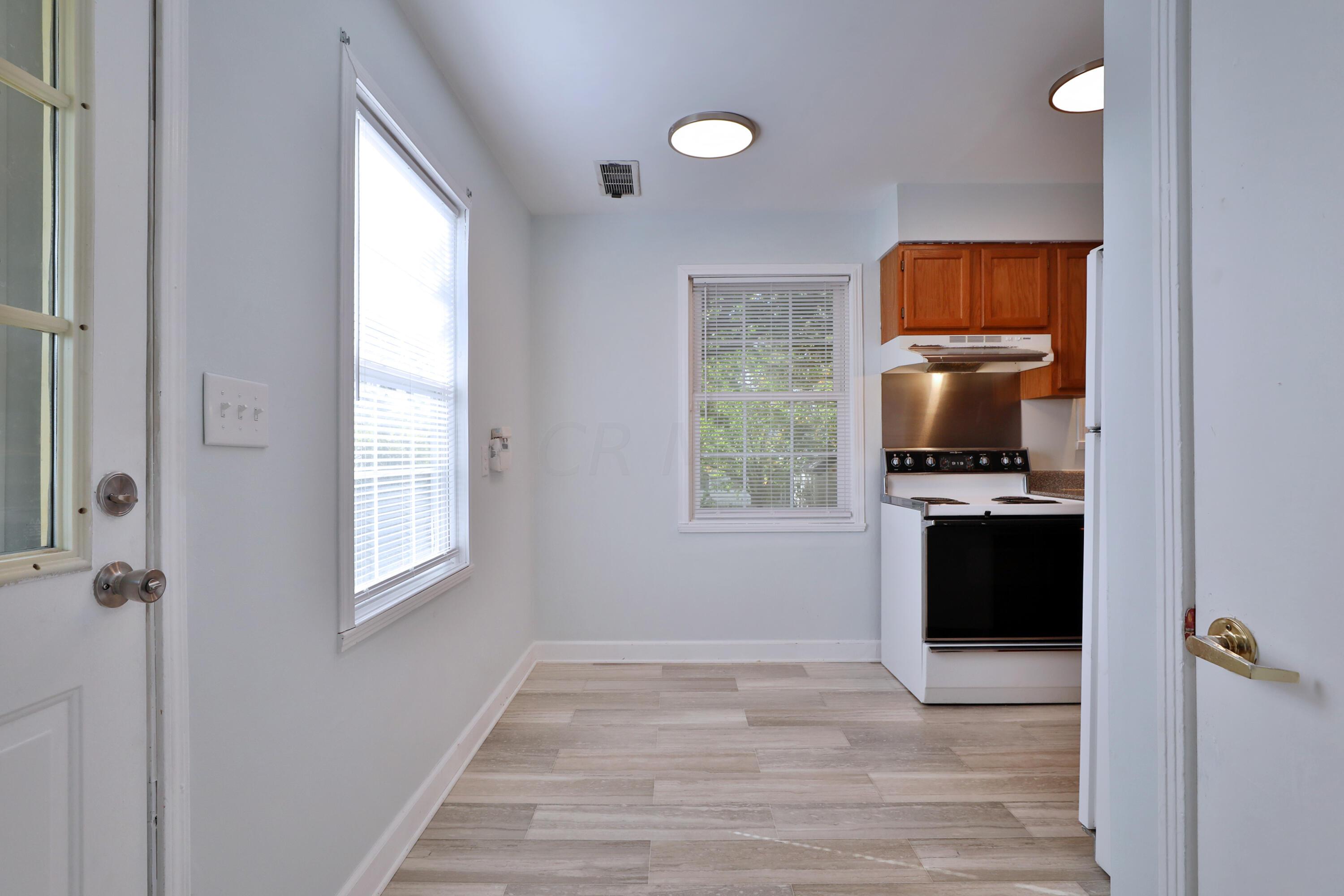 685 South Ashburton Road Columbus, OH 43213 - Photo 8 of 37 685-Ashburton-08