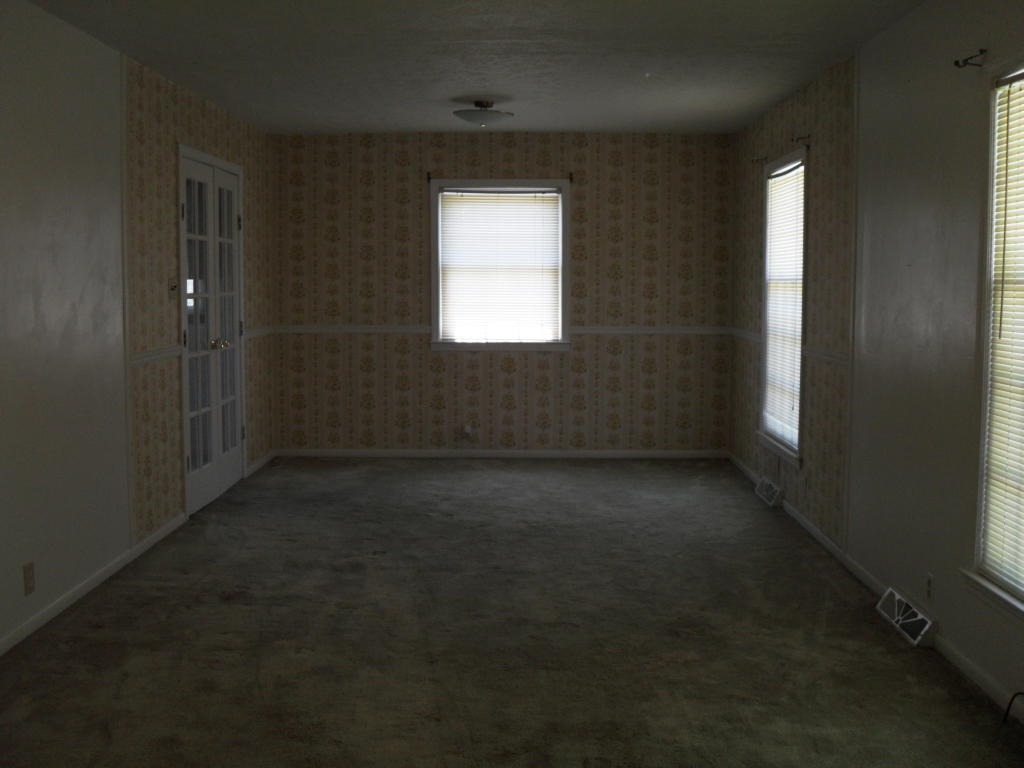 726 Dogwood Lane Rockingham, NC 28379 - Photo 5 of 11 Living room/dining room comb