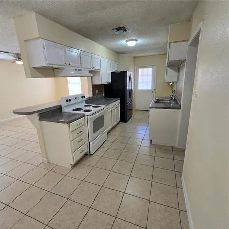 $319,900 | 208 Northwest River Road, Martindale, TX 78655