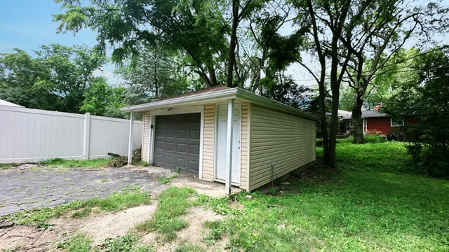 $186,000 | 3004 Longfellow Avenue, Hazel Crest, IL 60429