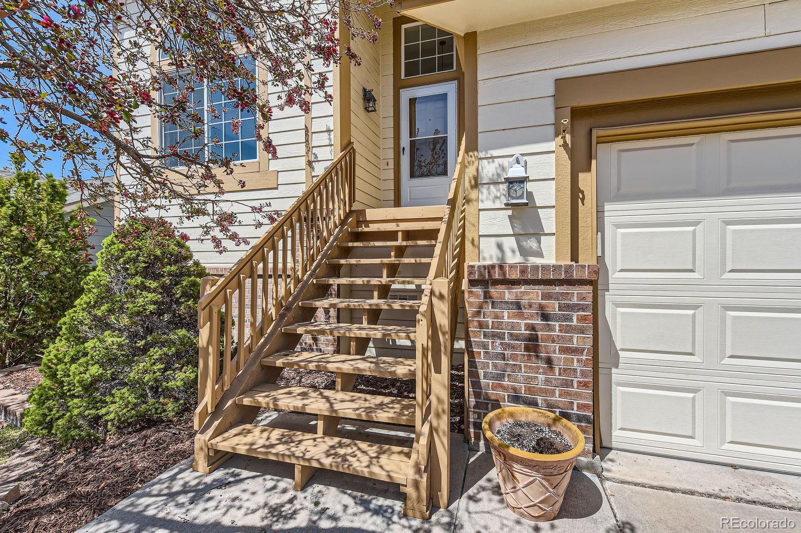 641 Chadwick Circle Highlands Ranch, CO 80129 - Photo 3 of 28 Gallery Image 3