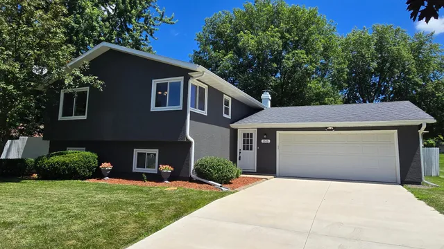 $345,000 | 1515 3rd Avenue Northeast, Owatonna, MN 55060