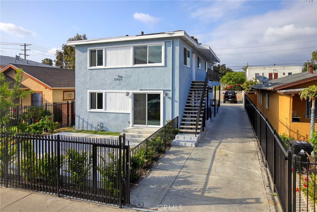 5459 Carlin Street, Unit 1 Los Angeles, CA 90016 - Photo 7 of 22 a front view of a house with a yard