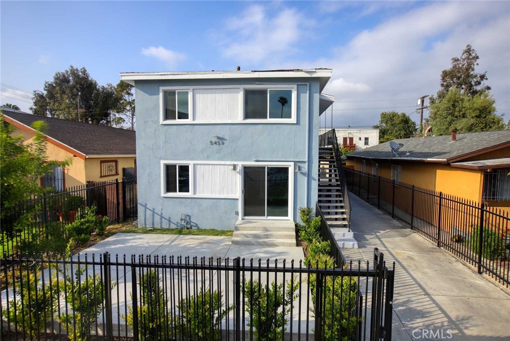 5459 Carlin Street, Unit 1 Los Angeles, CA 90016 - Photo 8 of 22 a view of house and outdoor space