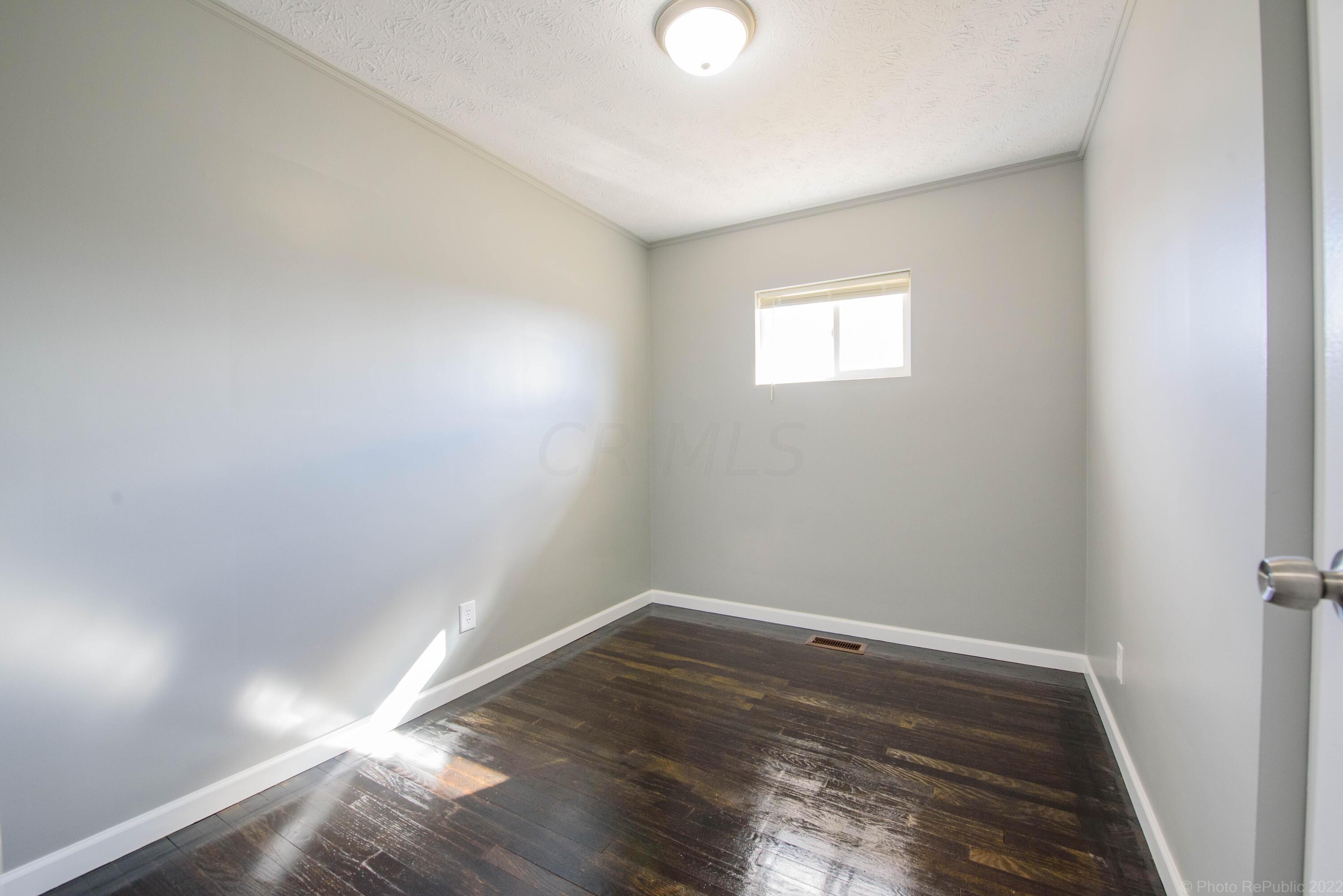 934 Reeb Avenue Columbus, OH 43207 - Photo 8 of 25 Bedroom 1