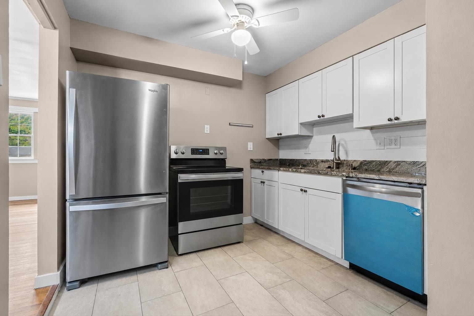 1176 South White Station Road Memphis, TN 38117 - Photo 8 of 15 Kitchen