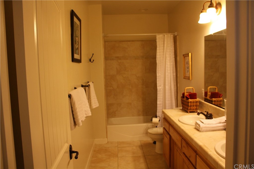 6370 Santa Cruz Road Atascadero, CA 93422 - Photo 19 of 30 Guest bath