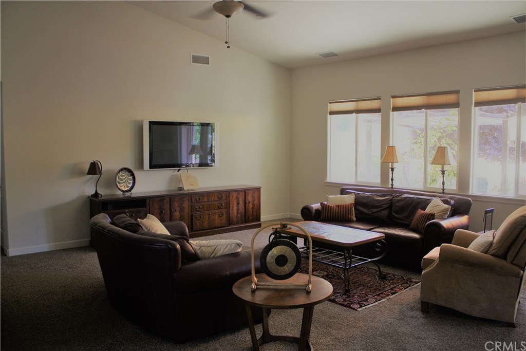 6370 Santa Cruz Road Atascadero, CA 93422 - Photo 4 of 30 Living room
