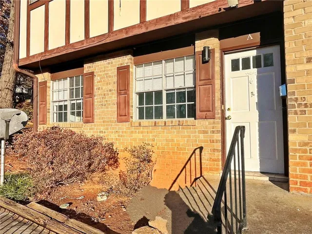 a view of empty room with windows