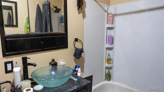 $47,625 | 949 Canaan Avenue, St. Louis, MO 63147