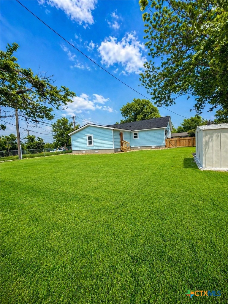 421 South 32nd Street Temple, TX 76501 - Photo 21 of 27 a front view of a house with garden