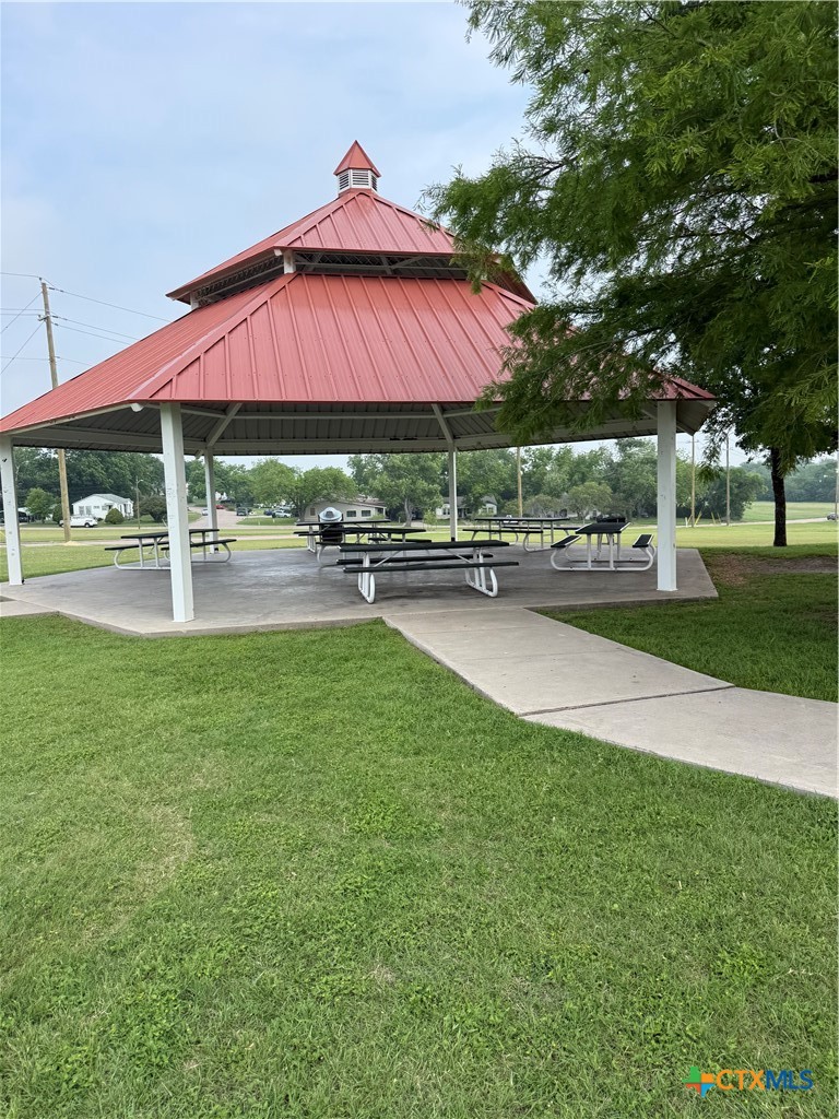 421 South 32nd Street Temple, TX 76501 - Photo 27 of 27 a garden view with a seating space