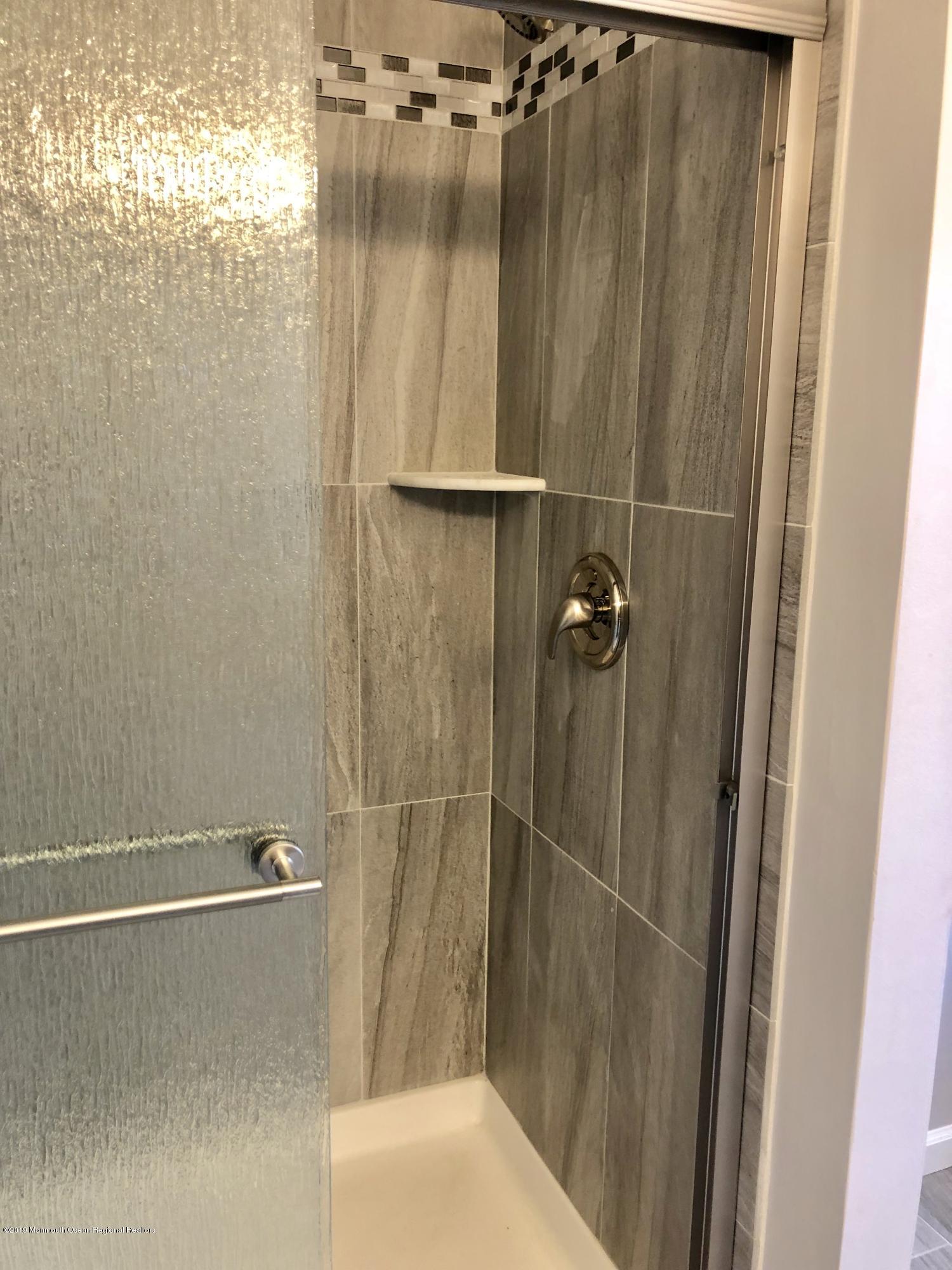 177 Club House Road Brick, NJ 08723 - Photo 23 of 40 master bath